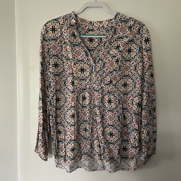 LOFT Tops - NWOT Loft Patterned Blouse
